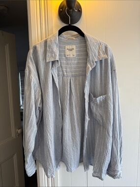 Abercrombie & Fitch Light Blue and White Striped Casual Button-Down Shirt